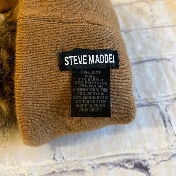 STEVE MADDEN LOGO FAUX FUR POM BEANIE HAT BROWN/CARMEL ONE SIZE - Picture 3 of 8